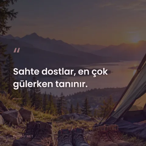 Sahte dostlar, en çok gülerken tanınır.